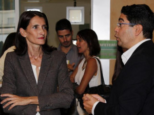 15-1104_miradasdoc_consejera_cultura_gobcan_alcalde_firma_foto_adrian_molina