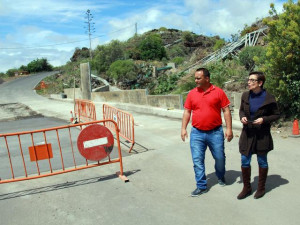 bruno_dominguez_y_mercedes_gonzalez_visitan_las_obras_en_la_carretera_de_las_higueritas1