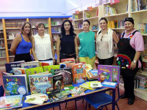 donacion_la_caixa_al_ampa_del_ceip_aponte_de_alcala_dotacion_de_la_biblioteca