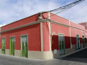 edificio_de_los_servicios_sociales_frente_a_la_plaza_de_guia