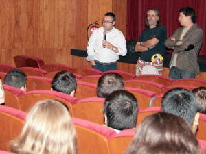 el_consejero_insular_de_juventud_miguel_angel_perez_en_miradasdoc_2012_con_otros_ojos2