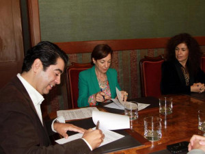 firma_del_convenio_con_la_consejera_de_empleo_margarita_ramos