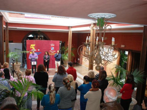 foto_alcalde_santiago_del_teide_leyendo_manifiesto