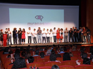 img_6948_el_publico_aplaude_al_equipo_de_miradasdoc