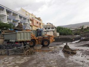 labores_de_limpieza_y_desescombro_en_playa_san_juan_1