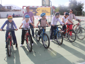 los_ediles_deeducacion_y_deportes_cristina_garcia_y_jose_rivero_asistieron_a_la_apertura_de_la_actividad