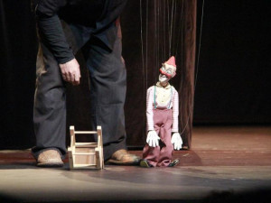 los_titeres_de_toni_zafra_iniciaron_el_dom_17_la_semana_del_libro_de_guia_de_isora_2016-1