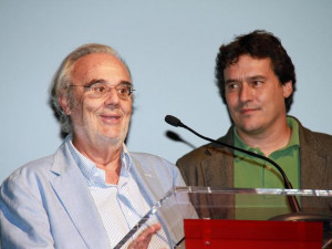 manuel_gutierrez_aragon_junto_a_alejandro_krawiertz_en_la_clausura_de_mdoc_2012