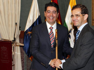 _mg_3220_pedro_martin_recibe_el_baston_de_mando_en_guia_de_isora_por_sexta_vez_consecutiva