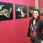 monse_grillo_conversa_junto_a_sus_fotos_sobre_las_tortugas_verdes_de_alcala
