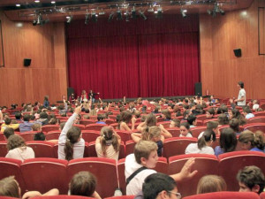 ninos_en_el_auditorio_de_guia_de_isora