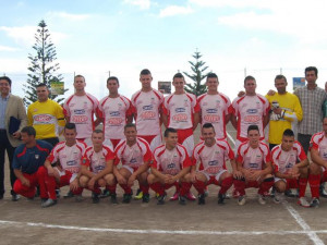 pedro_martin_con_la_plantilla_del_chio_2013-2014_en_su_campo