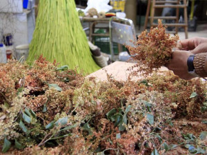 preparativos_del_material_para_el_corpus_de_guia_en_el_taller_de_cultura