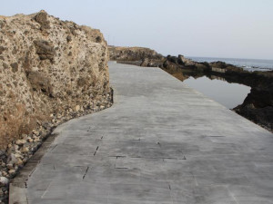 restos_tras_la_limpieza_del_vertido_de_aceite_en_el_paseo_de_la_jaquita_en_alcala3