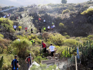 varios_corredores_al_inicio_de_la_i_guia_de_isora-vida_trail