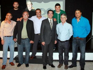 varios_socios_de_union_sur_con_el_alcalde_pedro_martin