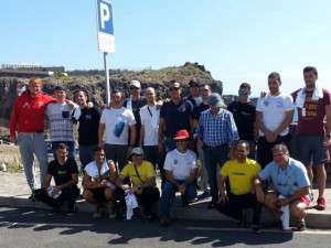 william_santos_5o_por_la_izquierda_detras_con_los_participantes_en_el_campeonato