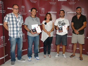 josefa_mesa_junto_a_los_premiados_y_jurados_del_i_rally_fotografico_de_guia_de_isora