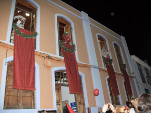 cabalgata_de_reyes_guia_de_isora_2011-saludo_desde_la_ventana_0