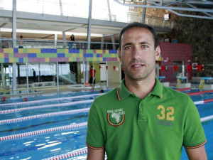 el_concejal_de_deportes_isorano_jose_rivero_en_la_piscina1