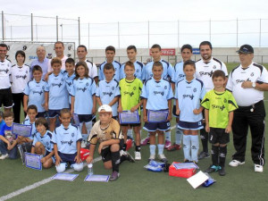 foto_de_grupo_de_los_participantes_en_el_campus_del_cd_tenerife_en_guia_de_isora_tecnicos_y_responsables