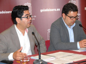 pedro_martin_alcalde_de_guia_de_isora_y_a_su_derecha_el_concejal_de_hacienda_javier_hernandez