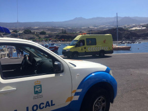 Rescate 2 pescadores Playa San Juan-policía.jpeg